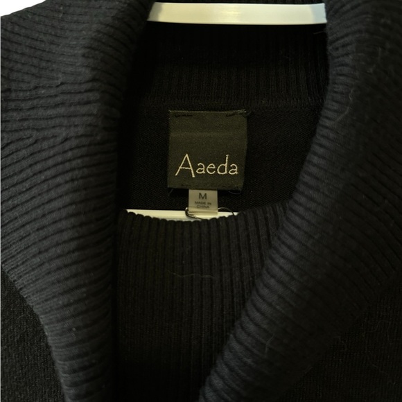 Two-Tone Black and White Turrleneck Sweater - Picture 2 of 4